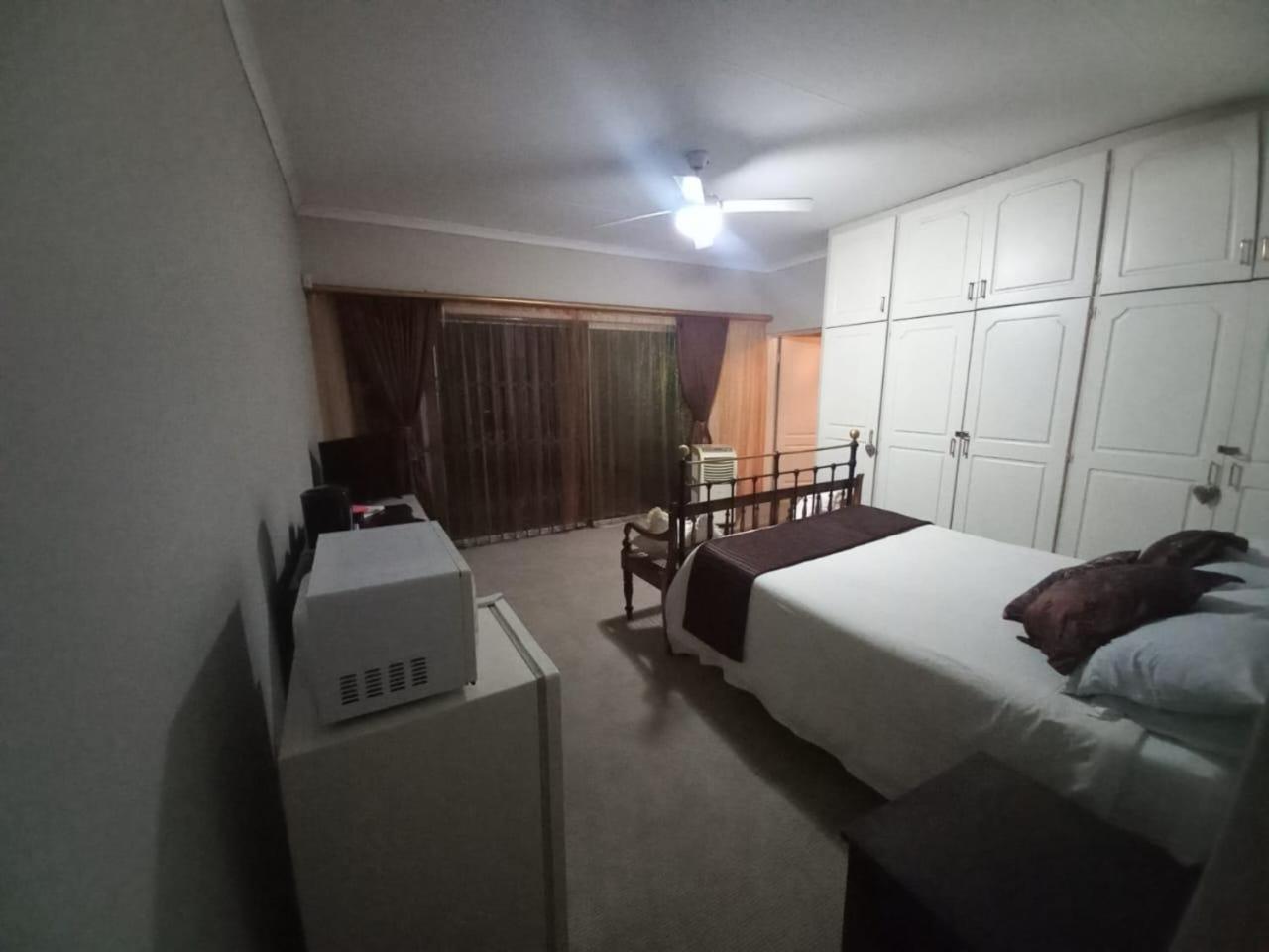 Anri Guesthouse Bloemfontein Eksteriør bilde